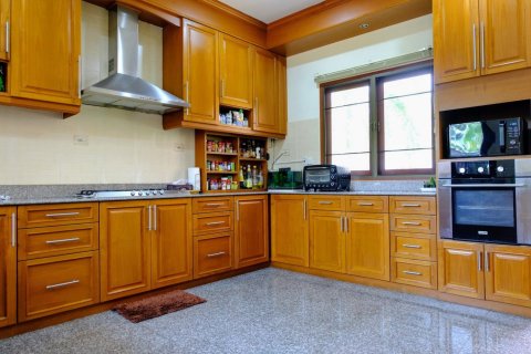 4 bedrooms House in Chiang Mai, Thailand No. 97775 9