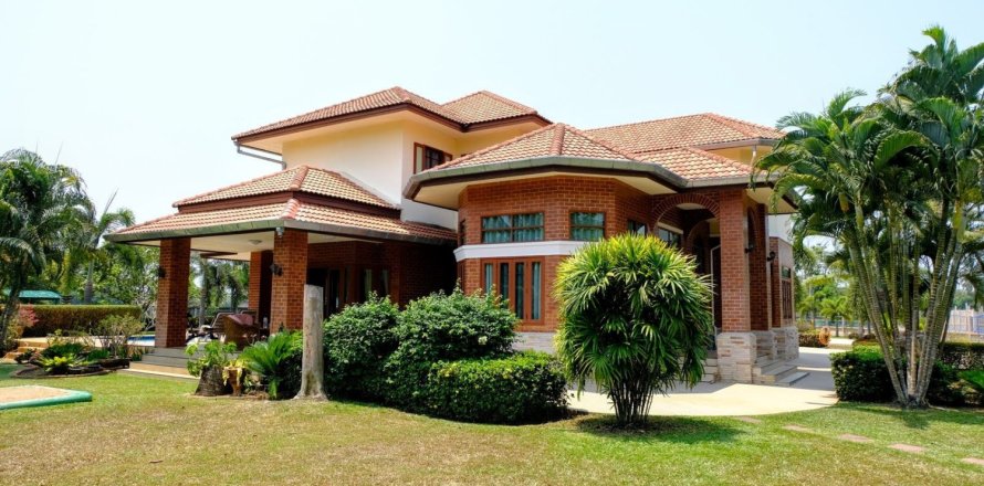 4 bedrooms House in Chiang Mai, Thailand No. 97775