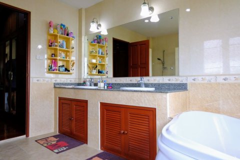 4 bedrooms House in Chiang Mai, Thailand No. 97775 3