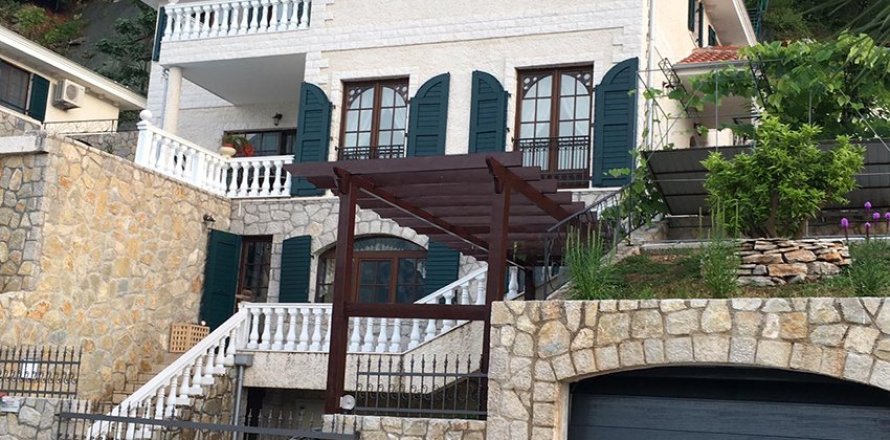 4 bedrooms House in Kotor, Montenegro No. 66741