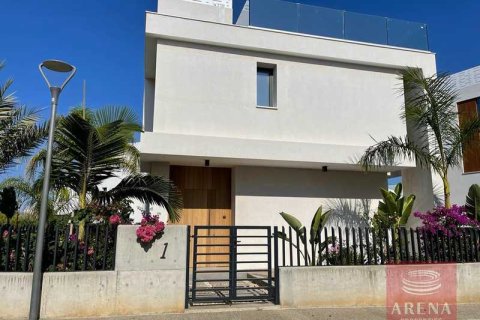 3 chambres Villa à Famagusta, Cyprus No. 77976 2