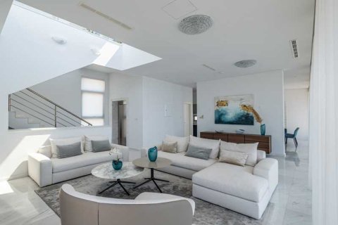 4 bedrooms Villa in Agios Tychonas, Cyprus No. 83234 9