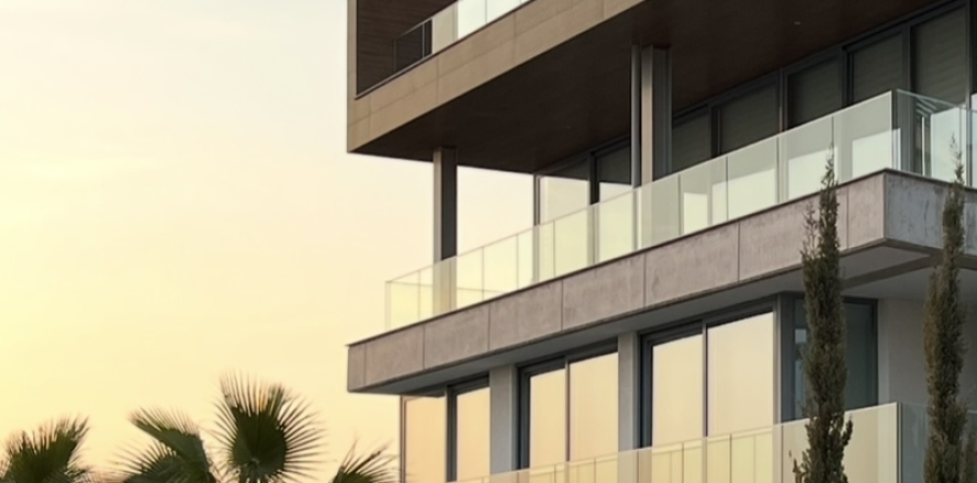 4 bedrooms Villa in Agios Tychonas, Cyprus No. 83234