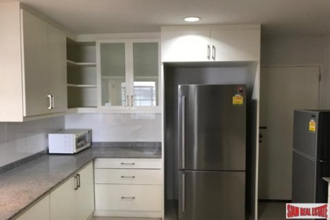 3 bedrooms Apartment in Bangkok, Thailand No. 96836 4