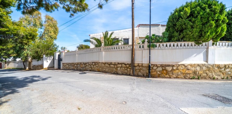 3 bedrooms Villa in El Campello, Spain No. 124812