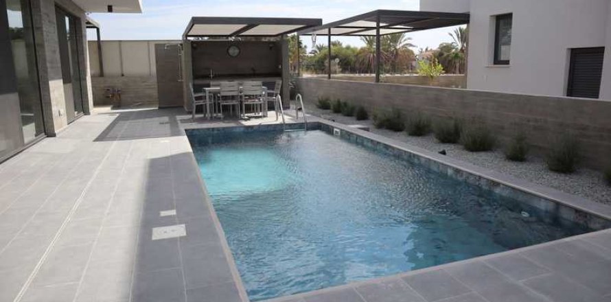 Вилла с 3 спальнями в Героскипу, Кипр №73080