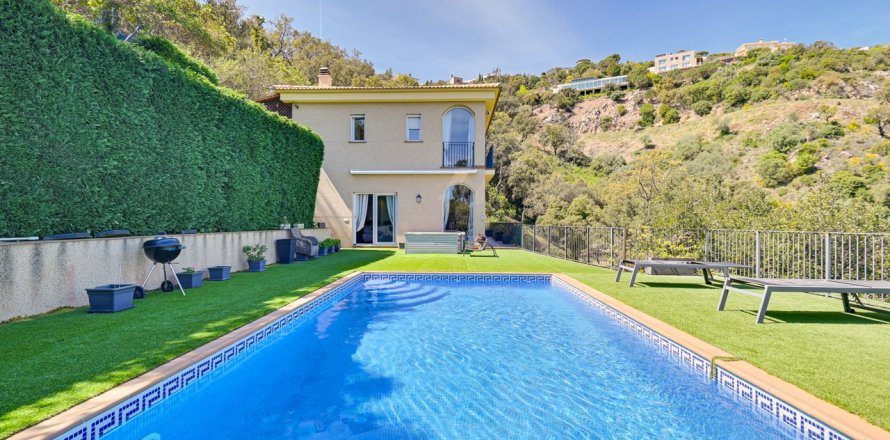 Дом с 4 спальнями в Пладжа-де-Аро, Испания №124915