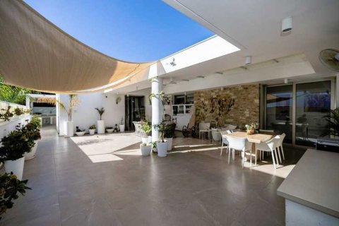 4 chambres House à Aradippou, Cyprus No. 30266 9