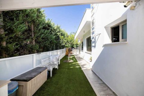 4 chambres House à Aradippou, Cyprus No. 30266 6