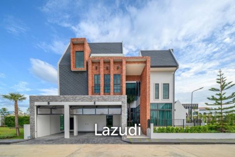 4 bedrooms House in Chiang Mai, Thailand No. 98032 3