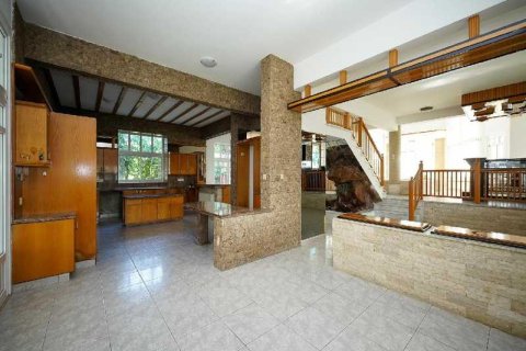 4 bedrooms House in Strovolos, Cyprus No. 71026 6