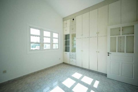 4 bedrooms House in Strovolos, Cyprus No. 71026 9