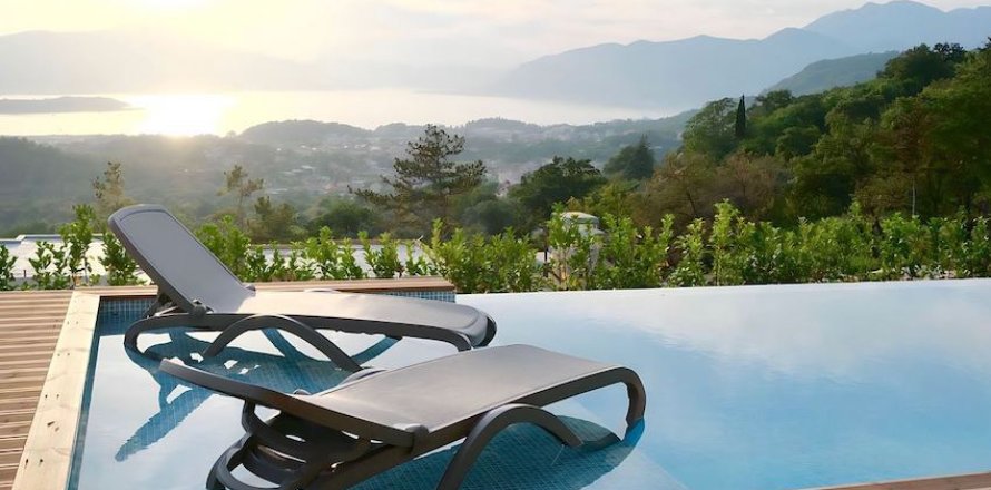 4 dormitorios House en Tivat, Montenegro No. 104821