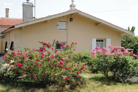 2 bedrooms House in Saint-Christoly-de-Blaye, France No. 69446 7