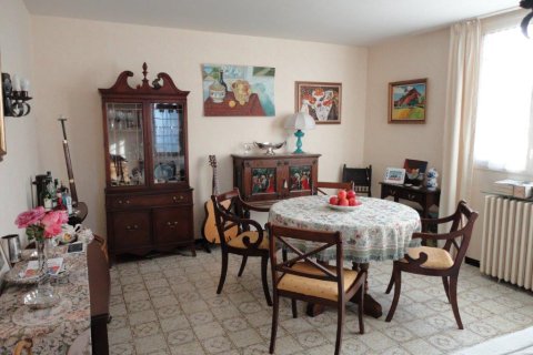 2 bedrooms House in Saint-Christoly-de-Blaye, France No. 69446 12