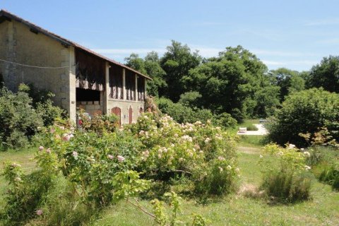 2 bedrooms House in Saint-Christoly-de-Blaye, France No. 69446 3