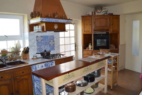 2 bedrooms House in Saint-Christoly-de-Blaye, France No. 69446 13