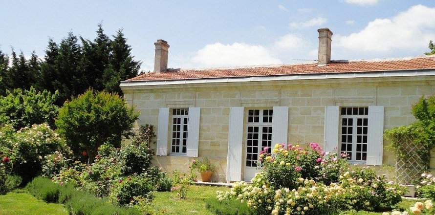 2 bedrooms House in Saint-Christoly-de-Blaye, France No. 69446