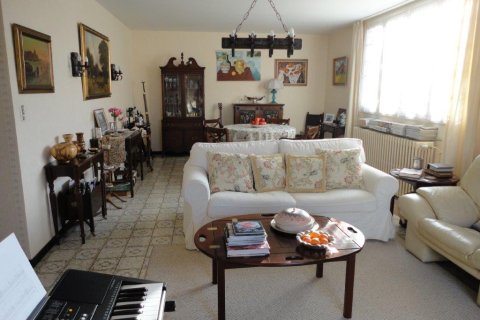 2 bedrooms House in Saint-Christoly-de-Blaye, France No. 69446 11