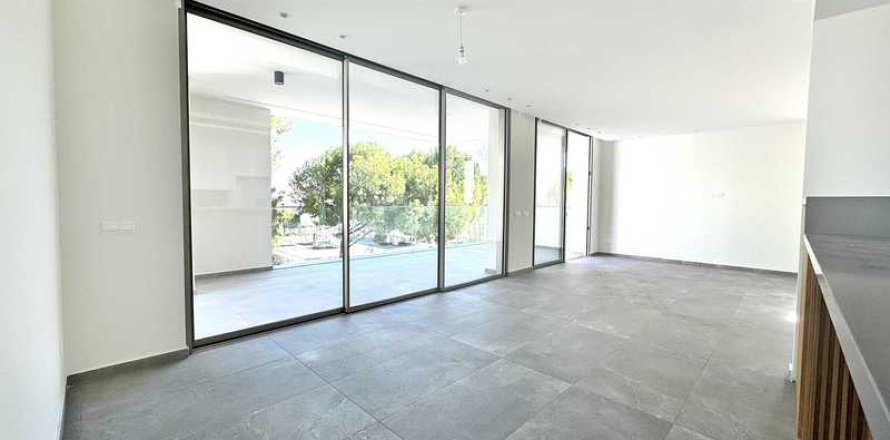 3 bedrooms Apartment in Strovolos, Cyprus No. 72921