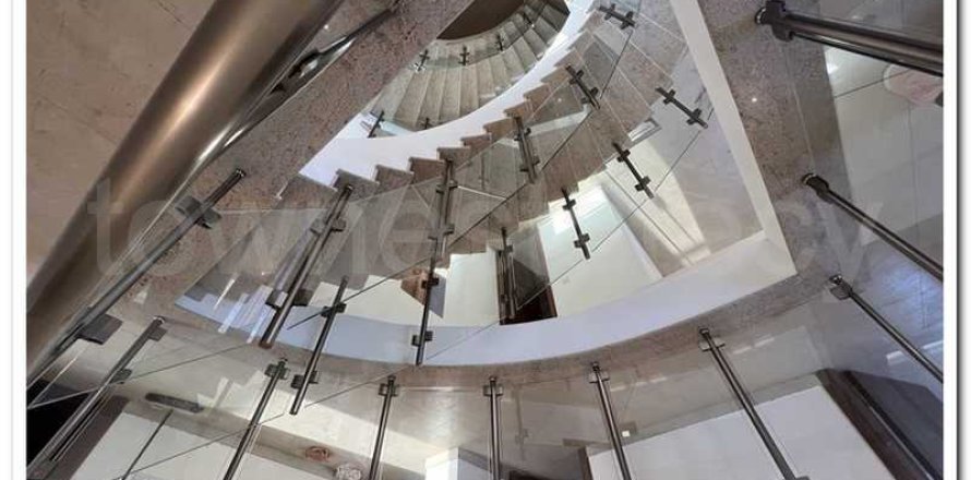 6 bedrooms House in Trachoni, Cyprus No. 65386