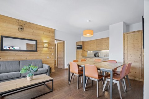 3 dormitorios Apartment en Les Belleville, France No. 99937 4