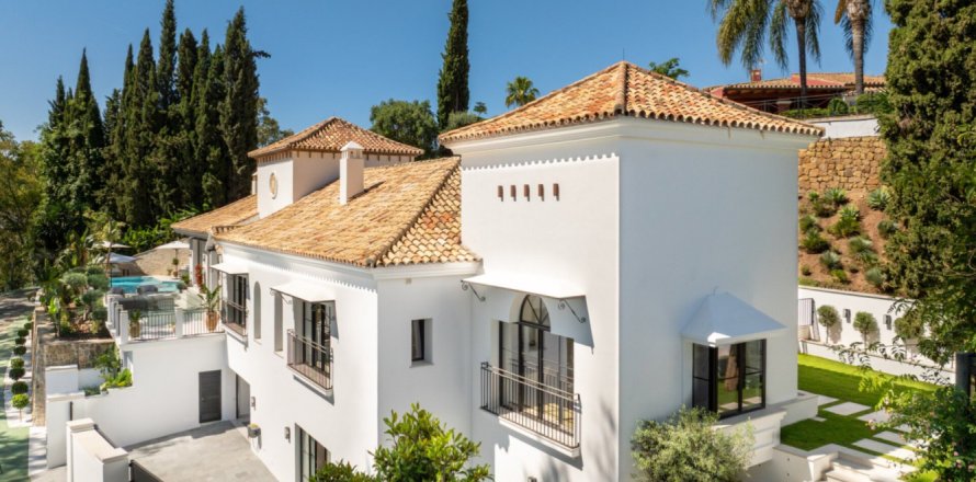 5 bedrooms Villa in Benahavis, Spain No. 111989