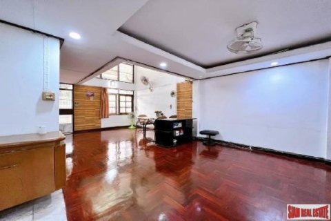 5 bedrooms Villa in Bangkok, Thailand No. 97549 4