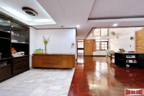 5 bedrooms Villa in Bangkok, Thailand No. 97549 6