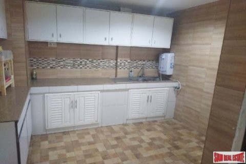 5 bedrooms Villa in Bangkok, Thailand No. 97549 11