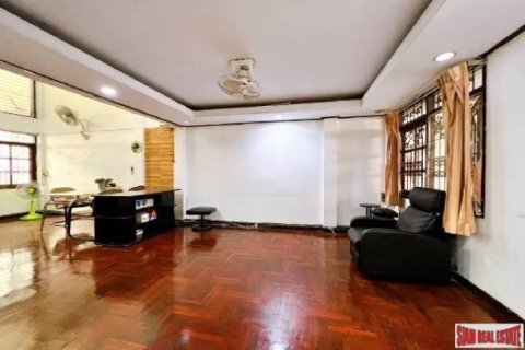 5 bedrooms Villa in Bangkok, Thailand No. 97549 9