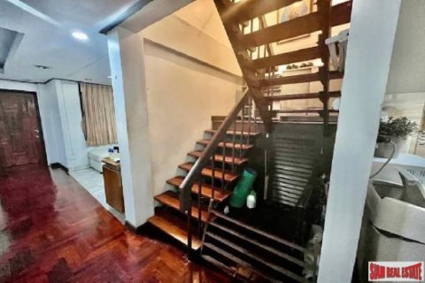 5 bedrooms Villa in Bangkok, Thailand No. 97549 8