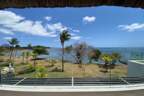 4 bedrooms Apartment in Riviere Noire, Mauritius No. 60850 1