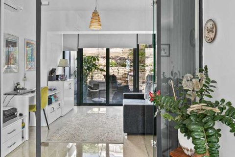 3 bedrooms House in Tala, Cyprus No. 75693 16