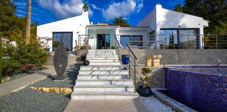 3 bedrooms House in Tala, Cyprus No. 75693