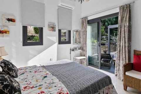 3 bedrooms House in Tala, Cyprus No. 75693 14