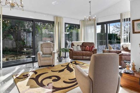 3 bedrooms House in Tala, Cyprus No. 75693 10