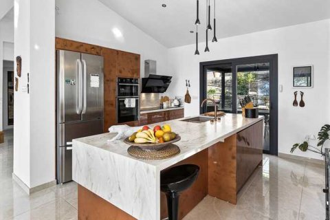 3 bedrooms House in Tala, Cyprus No. 75693 8