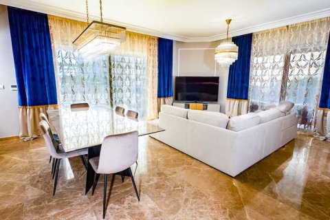 4 bedrooms Apartment in Limassol, Cyprus No. 72425 2