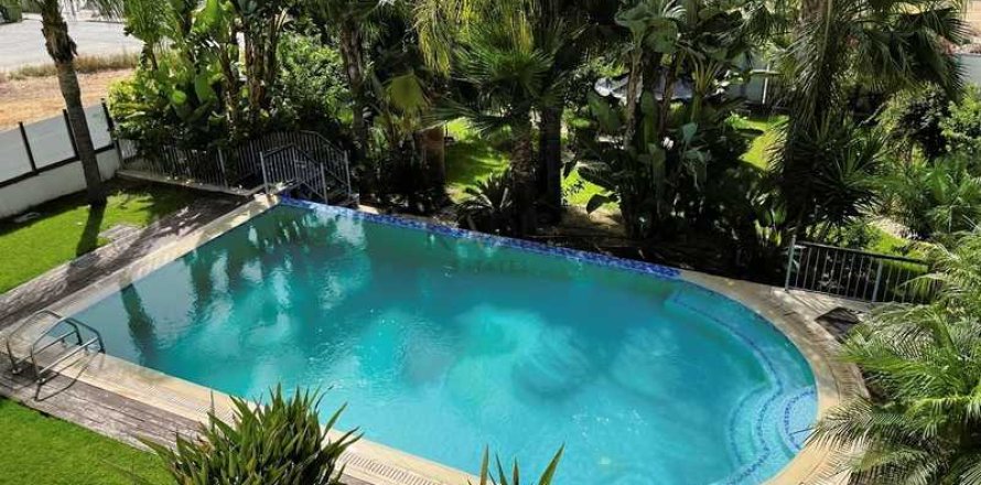 6 bedrooms House in Enkomi, Cyprus No. 101198