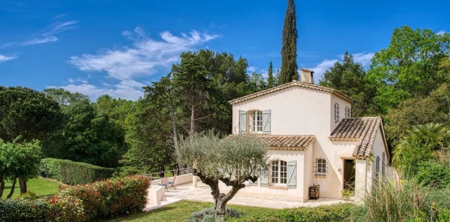 5 bedrooms House in Cogolin, France No. 82598