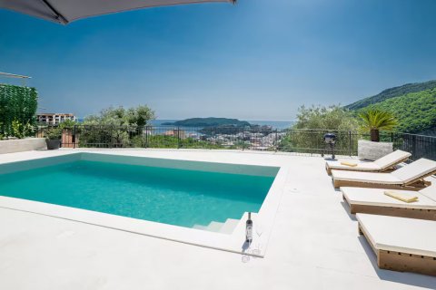 2 bedrooms House in Budva, Montenegro No. 104808 9