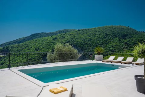 2 bedrooms House in Budva, Montenegro No. 104808 27