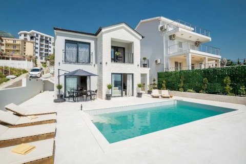 2 bedrooms House in Budva, Montenegro No. 104808 1