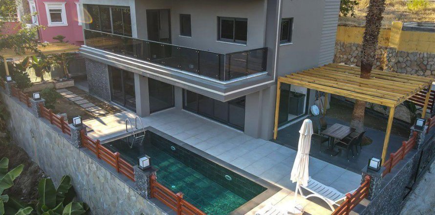 5 rooms Apartment in Mahmutlar, Turkey No. 21824