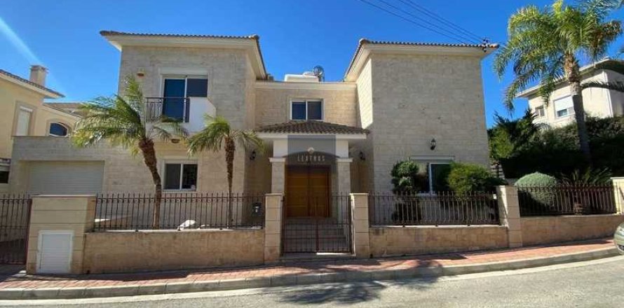 3 dormitorios Villa en Agios Tychonas, Cyprus No. 84100