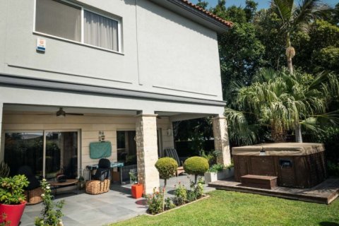 9 rooms Villa in Limassol, Cyprus No. 107138 14