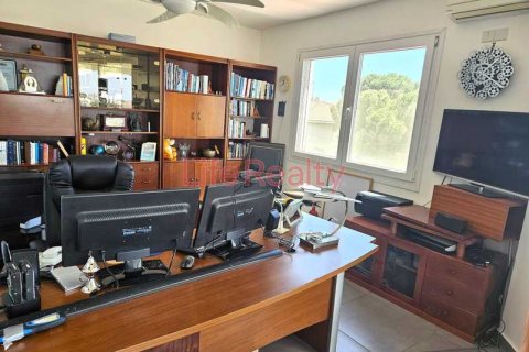 Дом с 5 спальнями в Меса Гитонья, Кипр №100629 12