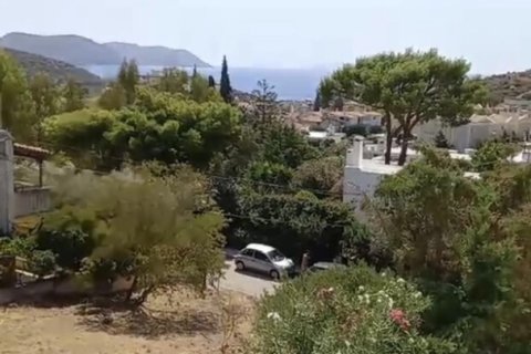 615m² Land in Anavyssos, Greece No. 108611 2