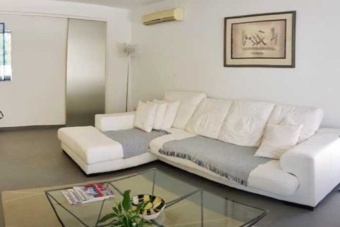 Вилла с 4 спальнями в Лимассол, Кипр №79368 3